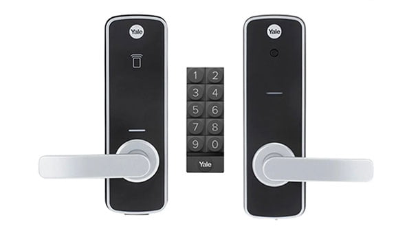 Picture of Yale smart lock with option of having handle facing either direction.
